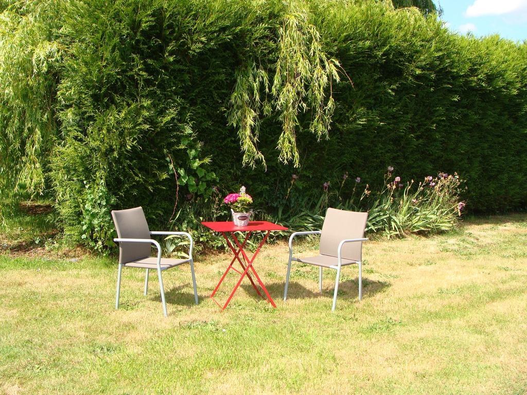 Le Vieux Castel Bed and Breakfast Goustranville Esterno foto