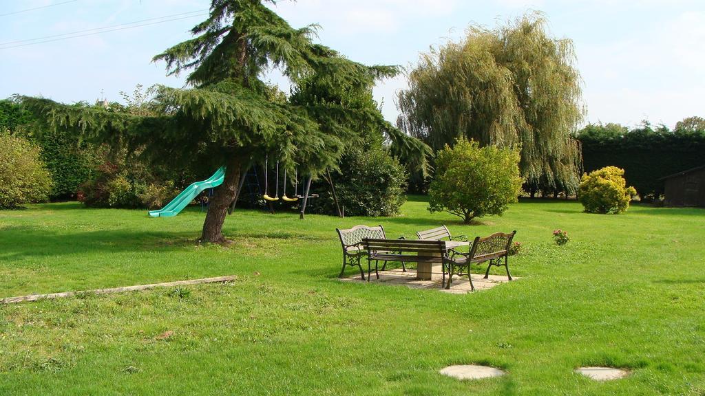 Le Vieux Castel Bed and Breakfast Goustranville Esterno foto