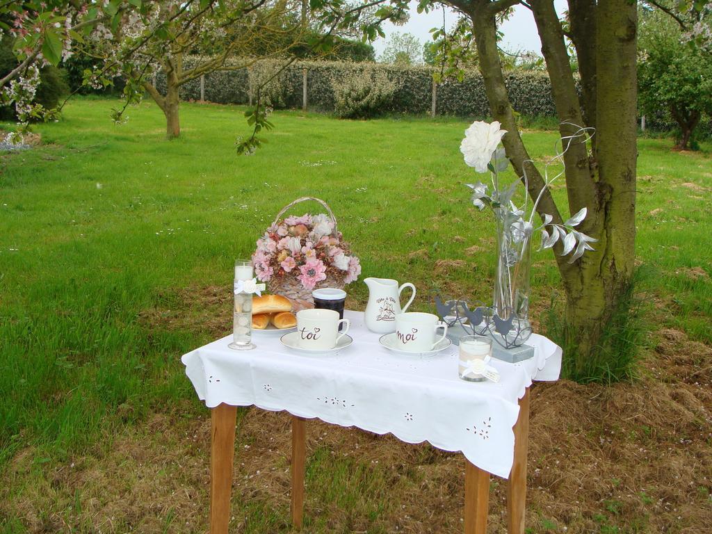 Le Vieux Castel Bed and Breakfast Goustranville Esterno foto